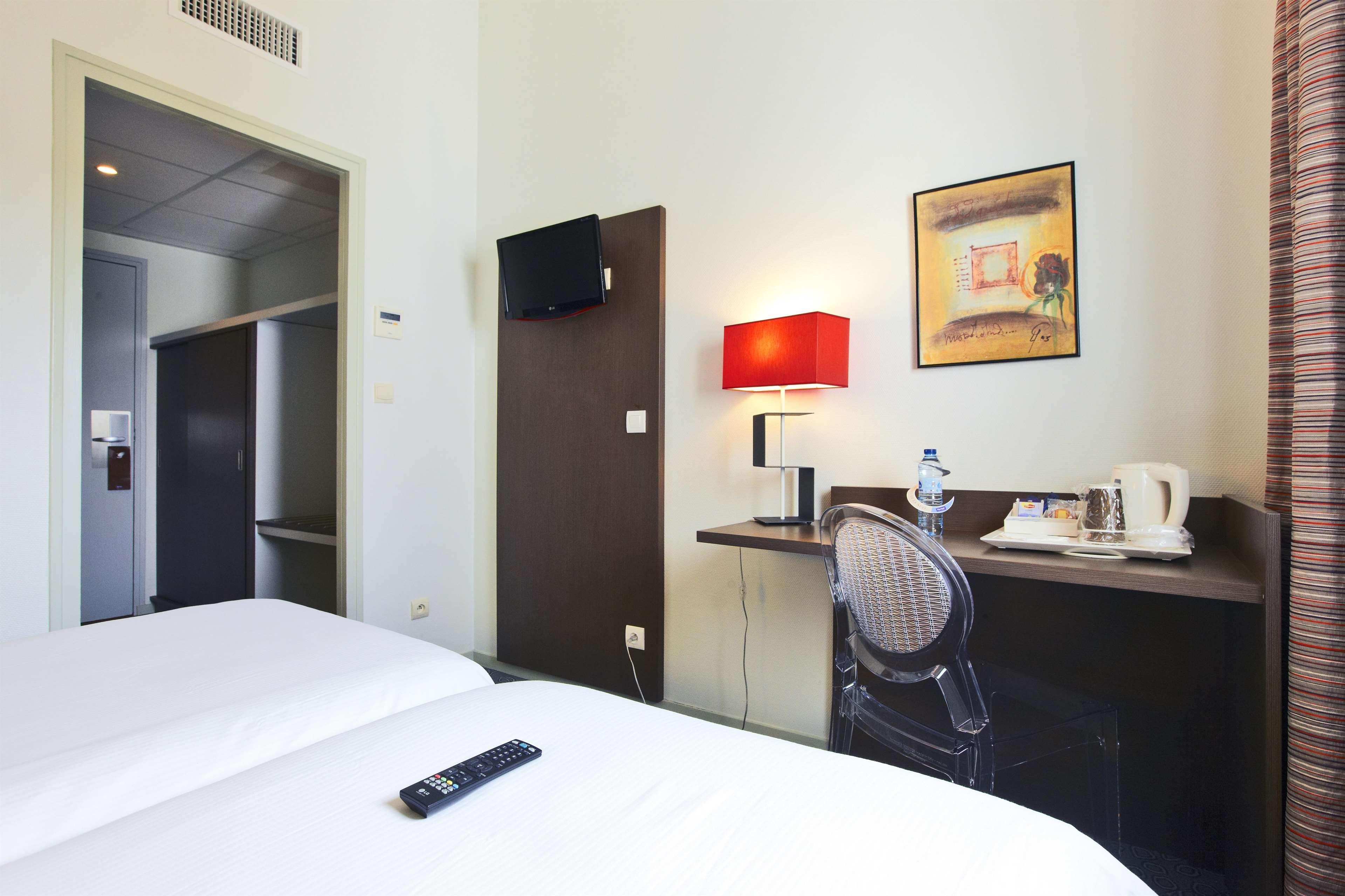 Hotel Kyriad La Rochelle Centre Ville Экстерьер фото
