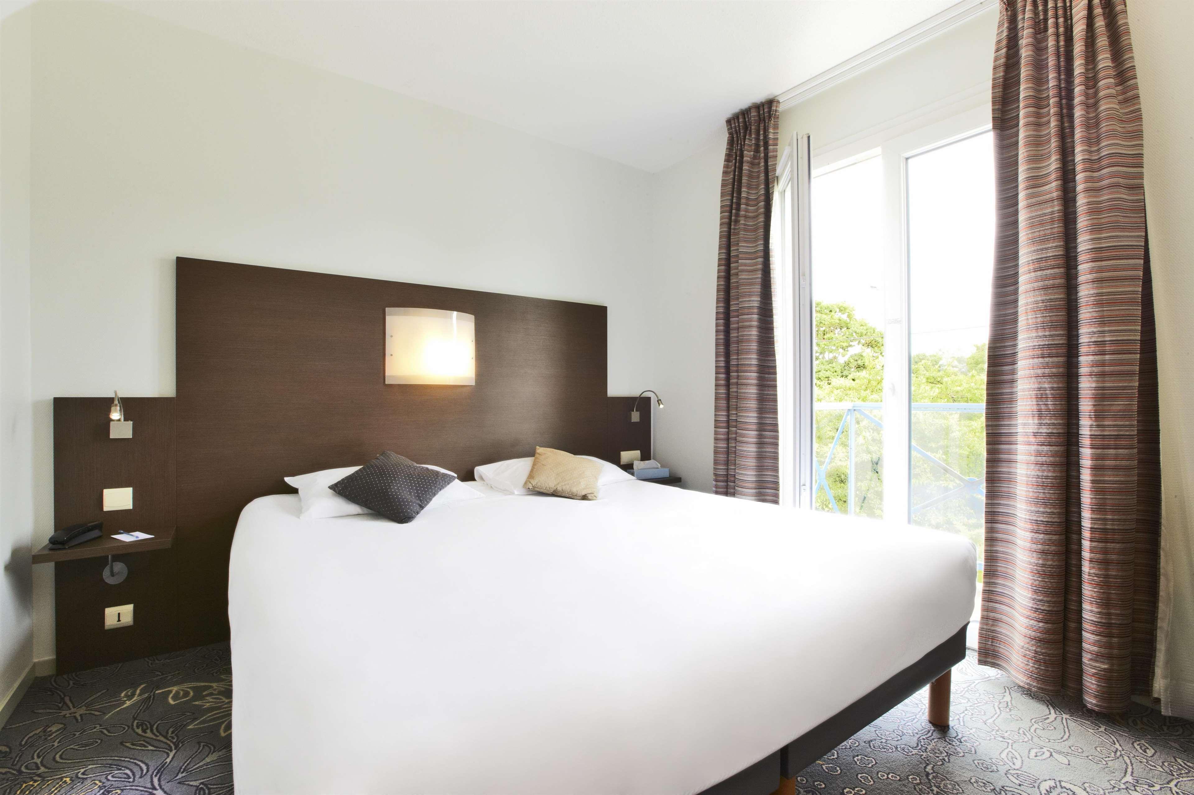 Hotel Kyriad La Rochelle Centre Ville Экстерьер фото