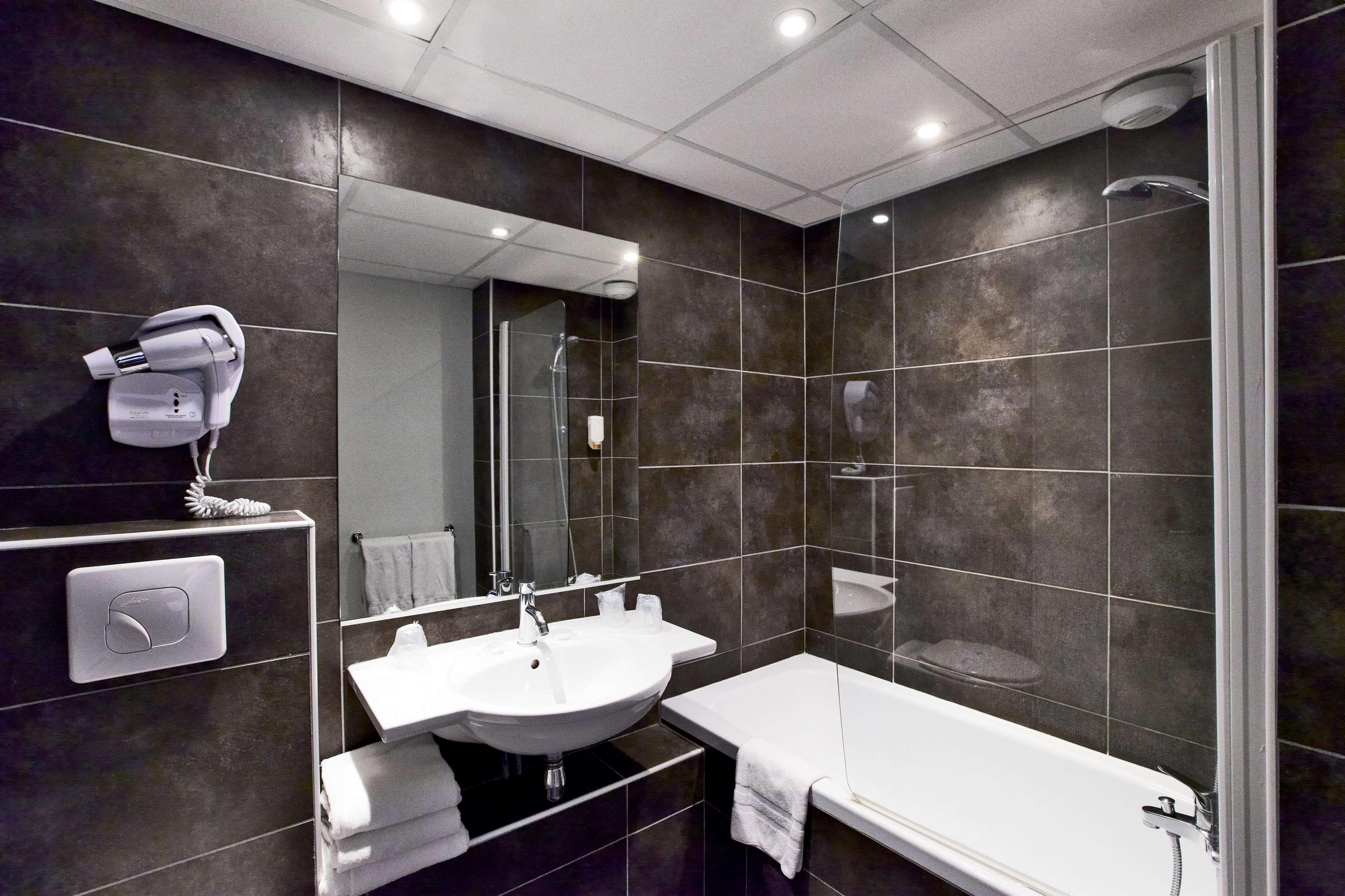 Hotel Kyriad La Rochelle Centre Ville Экстерьер фото