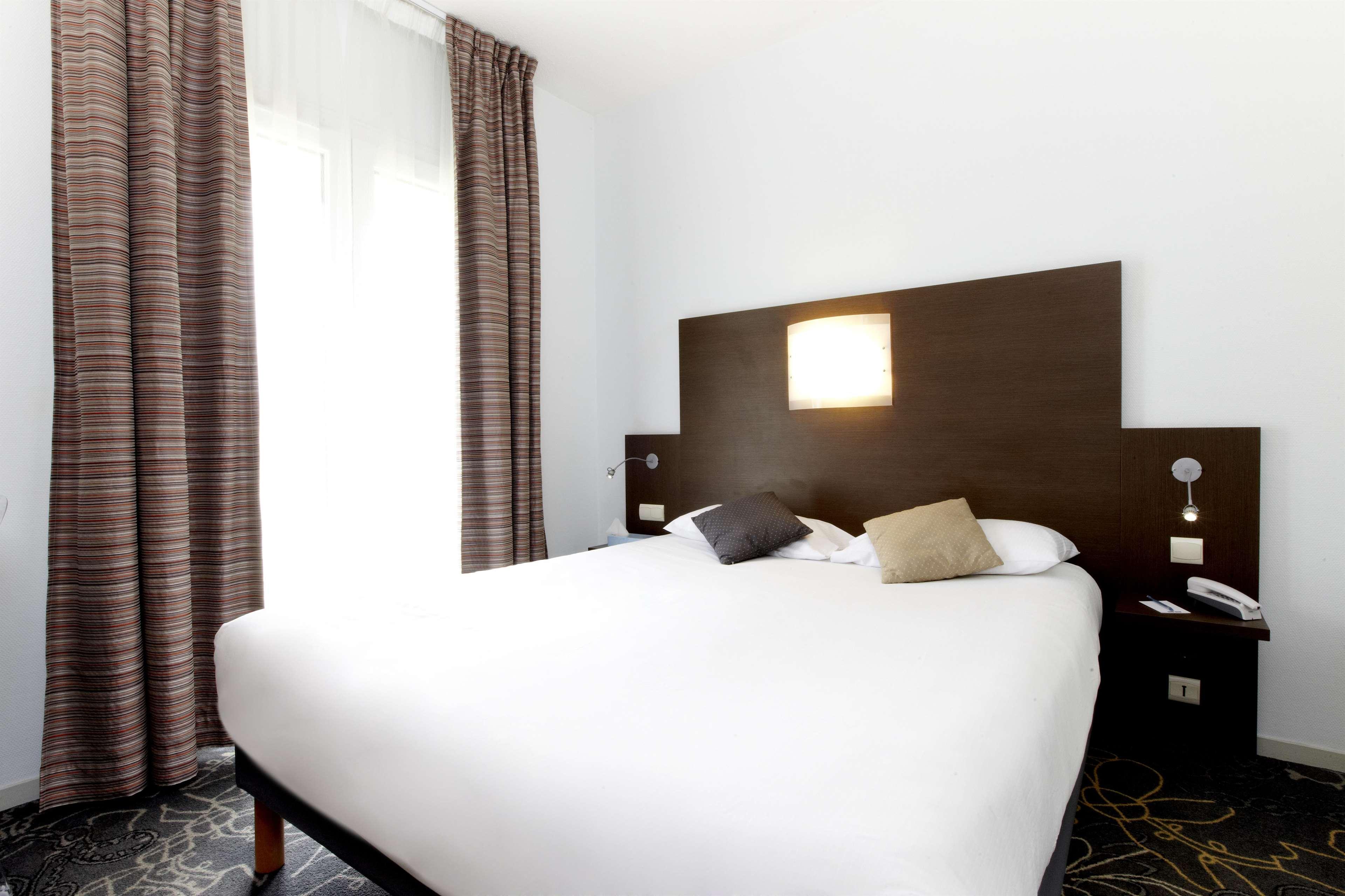 Hotel Kyriad La Rochelle Centre Ville Экстерьер фото