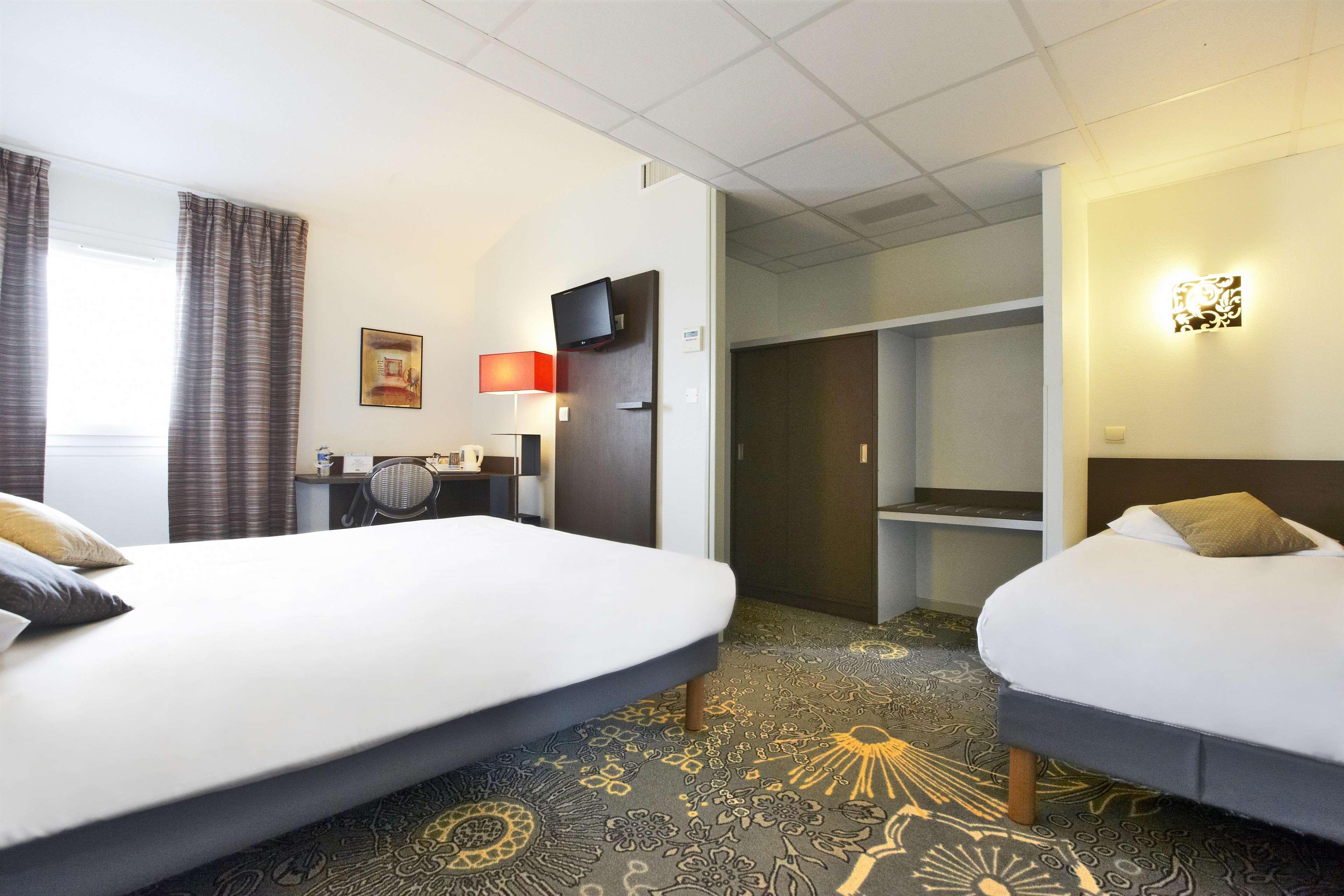 Hotel Kyriad La Rochelle Centre Ville Экстерьер фото