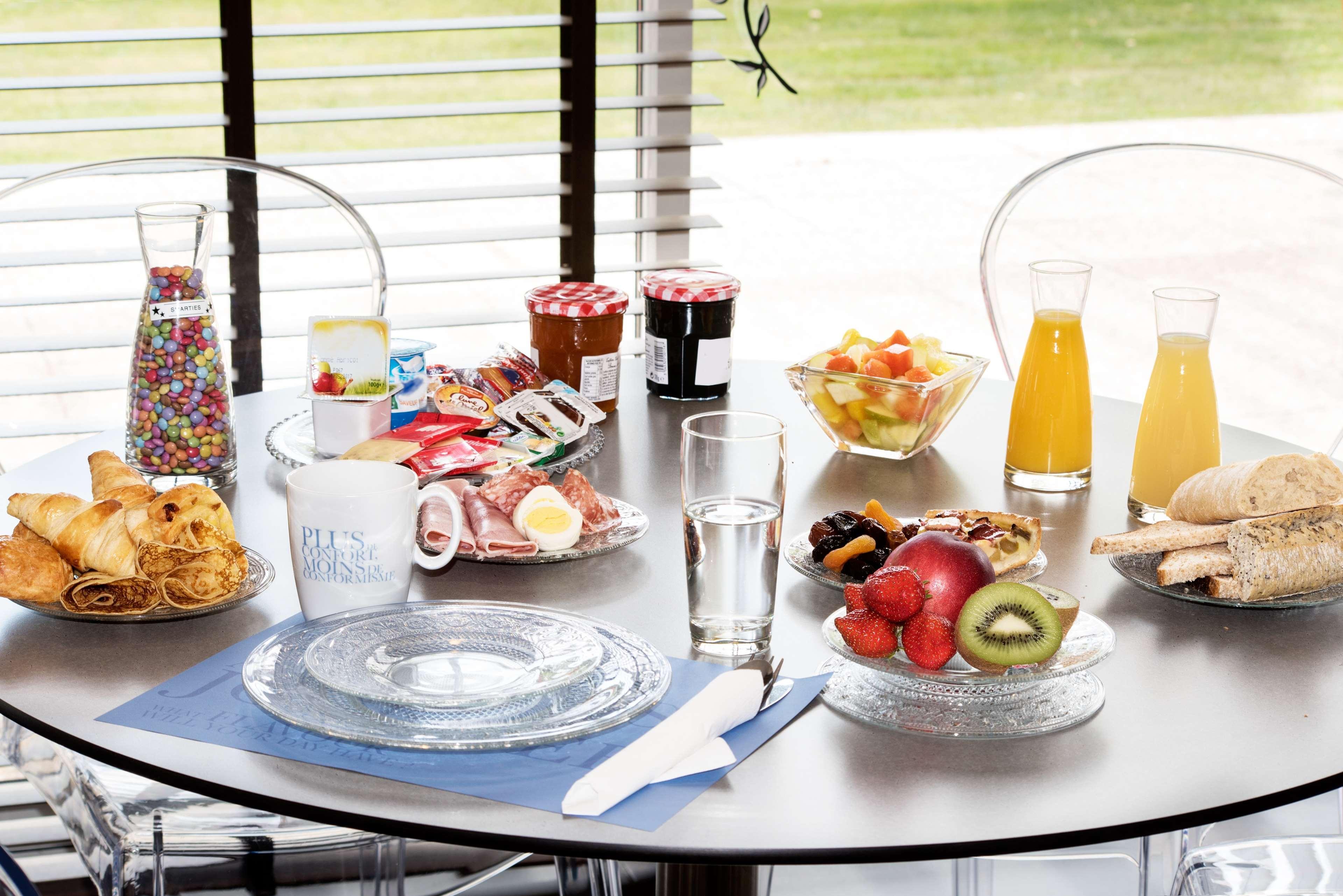 Hotel Kyriad La Rochelle Centre Ville Экстерьер фото