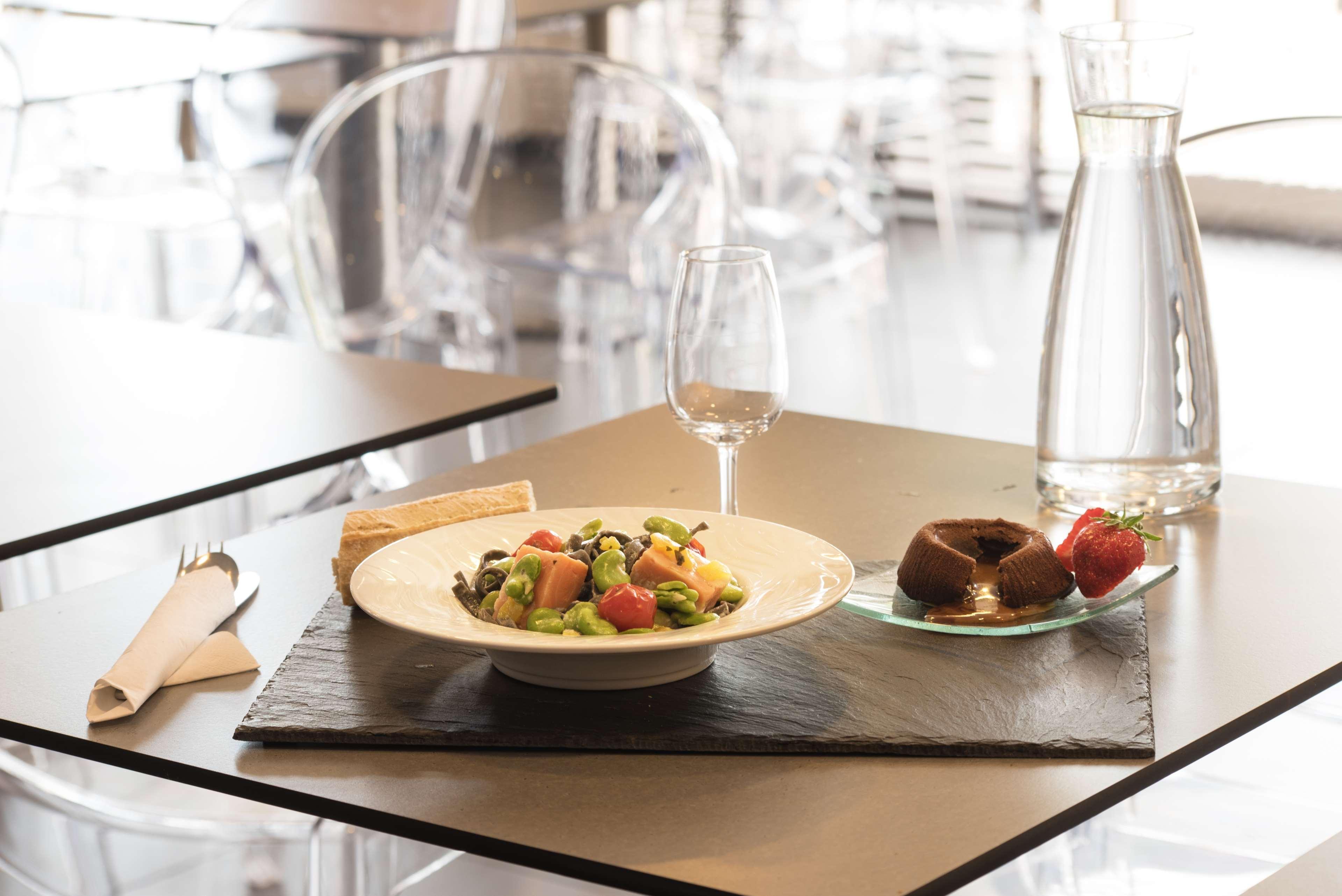 Hotel Kyriad La Rochelle Centre Ville Экстерьер фото